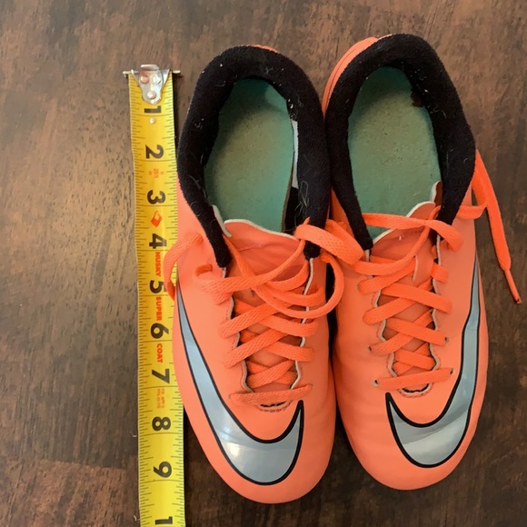 Kids 3Y Nike soccer cleats - Picture 5 of 6